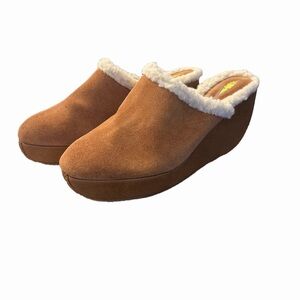 Volatile Tan Suede Women's Coralite Clog with Cream Trim. Size 10